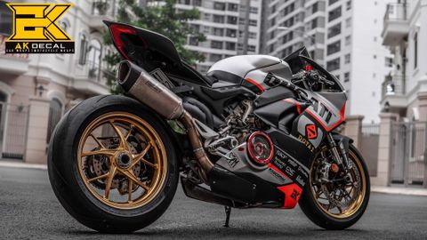 DUCATI PANIGALE V4 - 010