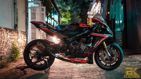 YAMAHA R1 - 018