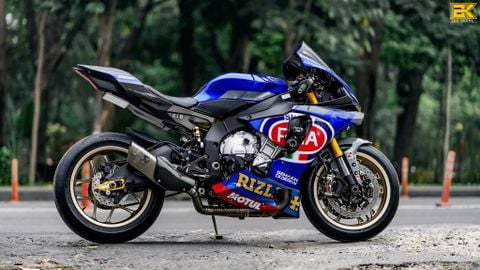 YAMAHA R1 - 019