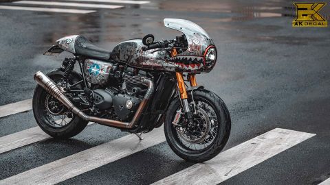 TRIUMPH THRUXTON - 002