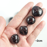 Đá Garnet (Ngọc Hồng lựu) mài bóng tự nhiên, năng lượng tình yêu mãnh liệt và quyến rũ