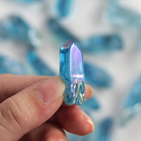 Đá Aqua aura quartz (thạch anh hào quang xanh biển) phủ màu, năng lượng tự tin và bình yên của biển cả