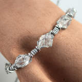Vòng tay đá herkimer diamond quartz thắt họa tiết macrame, mang năng lượng tích cực và bảo vệ tốt