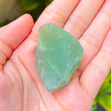 Đá Raw Green Flourite mang năng lượng tình yêu và chữa lành