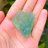 Đá Raw Green Flourite mang năng lượng tình yêu và chữa lành