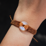 Vòng tay đồng điếu đá moonstone tự nhiên với dây macrame nghệ thuật