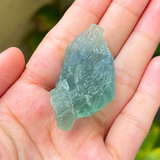 Đá Raw Green Flourite mang năng lượng tình yêu và chữa lành