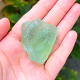 Đá Raw Green Flourite mang năng lượng tình yêu và chữa lành