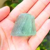 Đá Raw Green Flourite mang năng lượng tình yêu và chữa lành