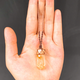 Vòng Cổ Macrame Bọc Nửa Đá Tự Nhiên - Kết Hợp Tinh Tế Và Sang Trọng