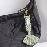 Móc khóa macrame với đá thạch anh trắng tự nhiên