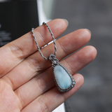 Vòng cổ đá Larimar năng lượng từ biển cả và tình yêu, trang sức macrame kiểu dáng đơn giản