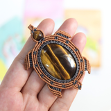 Rùa macrame với đá mắt hổ - tiger's eye stone