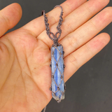 Vòng cổ đá thô Kyanite họa tiết Macrame năng lượng tích cực mạnh và giúp kết nối