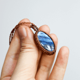 Vòng Cổ Macrame Đá Xà Cừ Ánh Xanh – Labradorite Tự Nhiên