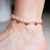 Vòng chân boho macrame với đá carnelian, năng lượng may mắn và tích cực