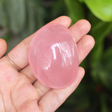 Đá cầm tay thạch anh hồng - rose quartz size vừa