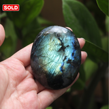 Đá xà cừ cầm tay - labradorite palm stone chất lượng cao, áng lửa sáng