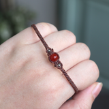 Vòng tay macrame kiểu đơn giản với đá carnelian