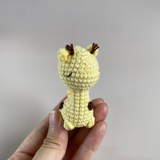 Con hưu cao cổ Amigurumi làm thủ công bằng len, tiny crochet