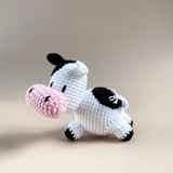 Bò sữa amigurumi làm thủ công bằng len, mô hình gấu dễ thương, tiny crochet
