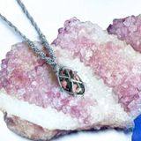 Vòng cổ macrame đá tường vi rhodonite