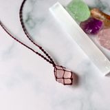 Vòng cổ macrame đá thô thạch anh hồng rose quartz