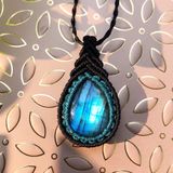 Vòng cổ đá xà cừ labradorite kiểu micro macrame