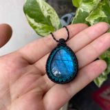 Vòng cổ đá xà cừ labradorite kiểu micro macrame