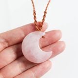 Vòng cổ hình mặt trăng đá thạch anh hồng - rose quartz