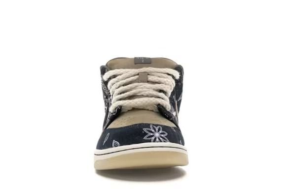  Nike SB Dunk Low Travis Scott 