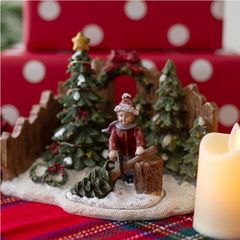 ĐỒ TRANG TRÍ CHRISTMAS - CẬU BÉ VÀ CÂY THÔNG
