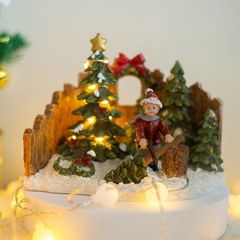 ĐỒ TRANG TRÍ CHRISTMAS - CẬU BÉ VÀ CÂY THÔNG