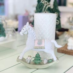 NGỰA TRẮNG NHỎ