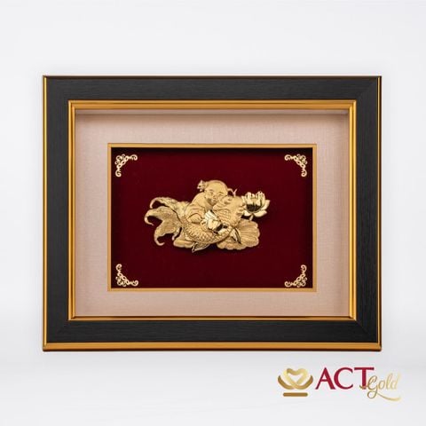 Quà tặng Tranh Em Bé Ôm Cá Chép dát vàng 24k ACT GOLD ISO 9001:2015
