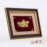Quà tặng Tranh Em Bé Ôm Cá Chép dát vàng 24k ACT GOLD ISO 9001:2015