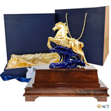 Quà tặng Ngựa Phi Nước Đại dát vàng 24k ACT GOLD ISO 9001:2015