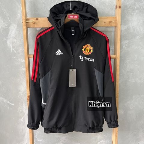 ÁO KHOÁC GIÓ MU ĐEN SỌC ĐỎ 2022-2023 - MANCHESTER UNITED BLACK TRAINING JACKET