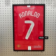 KHUNG ẢNH LỒNG ÁO MANCHESTER UNITED 2007/2008 NAME RONALDO SỐ 7 ( CHỮ KÝ)