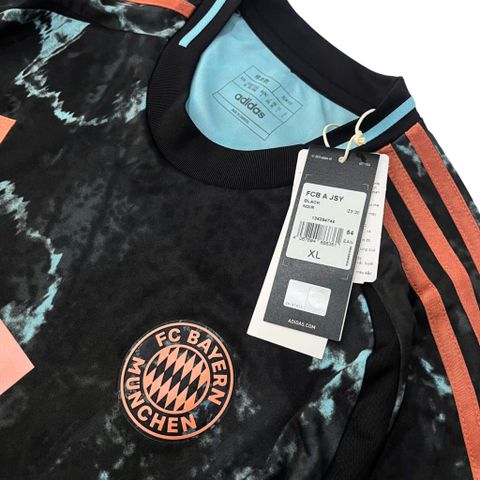 ÁO ĐẤU BAYERN MUNICH 2024/25 CHÍNH HÃNG SÂN KHÁCH BẢN FAN - IZ3130