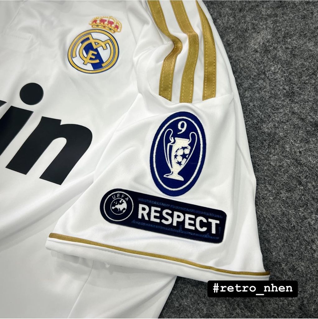 ÁO ĐẤU REAL MADRID 2011/12 RETRO HÀNG THÁI SÂN NHÀ TRẮNG SỌC VÀNG TAY NGẮN