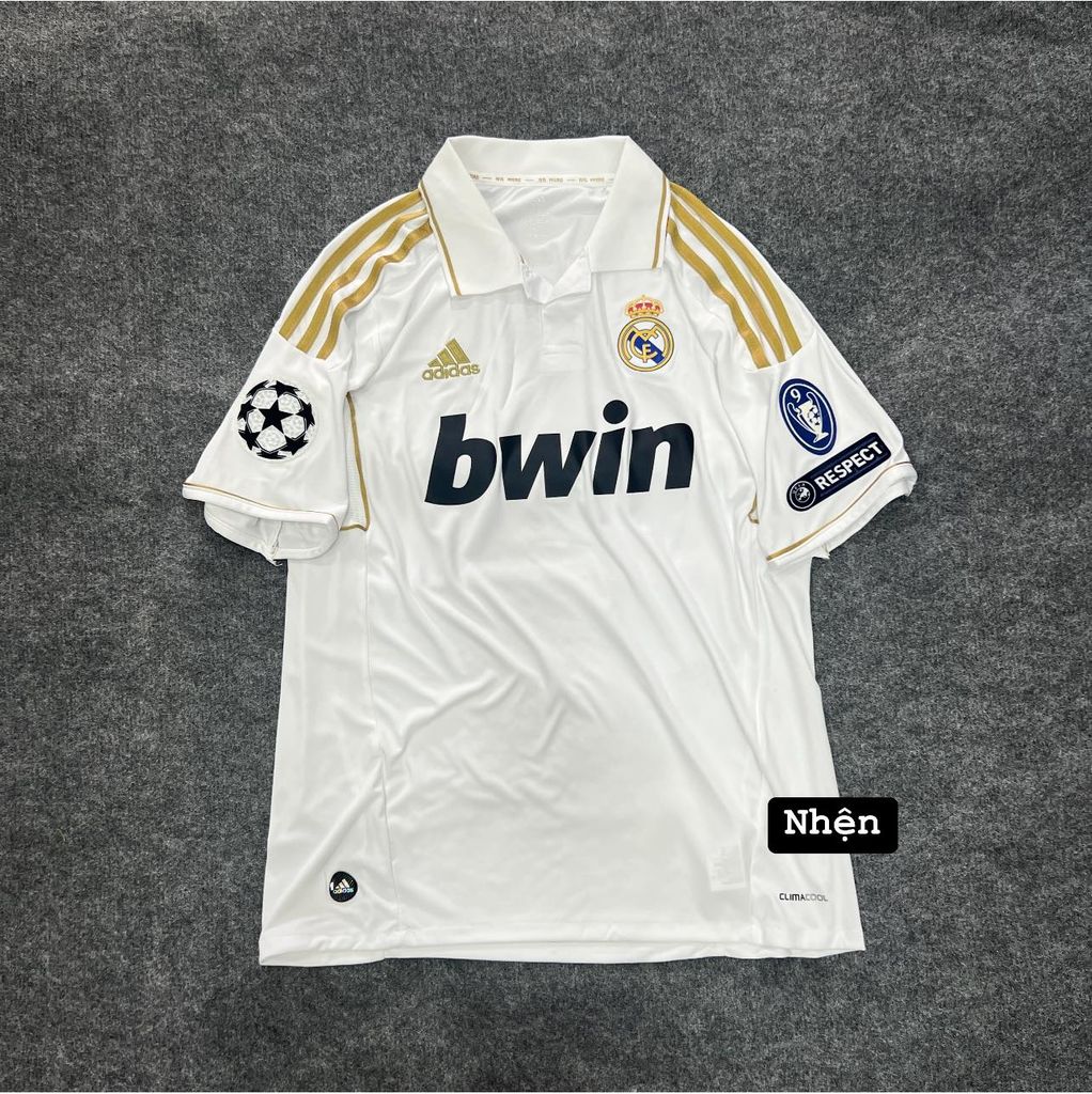 ÁO ĐẤU REAL MADRID 2011/12 RETRO HÀNG THÁI SÂN NHÀ TRẮNG SỌC VÀNG TAY NGẮN
