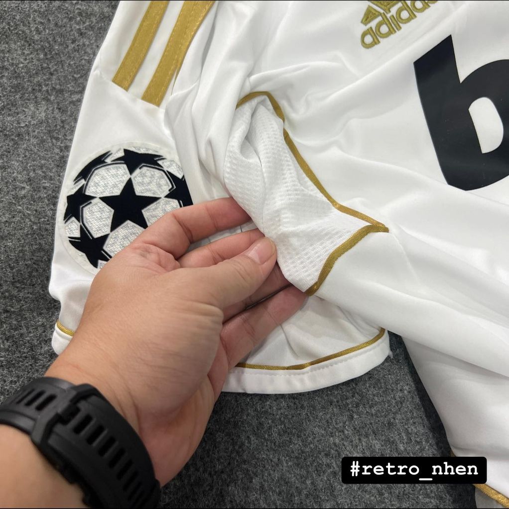 ÁO ĐẤU REAL MADRID 2011/12 RETRO HÀNG THÁI SÂN NHÀ TRẮNG SỌC VÀNG TAY NGẮN