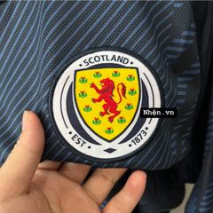 ÁO ĐẤU TUYỂN SCOTLAND 2024/25 HÀNG THÁI SÂN NHÀ XANH ĐEN FAN