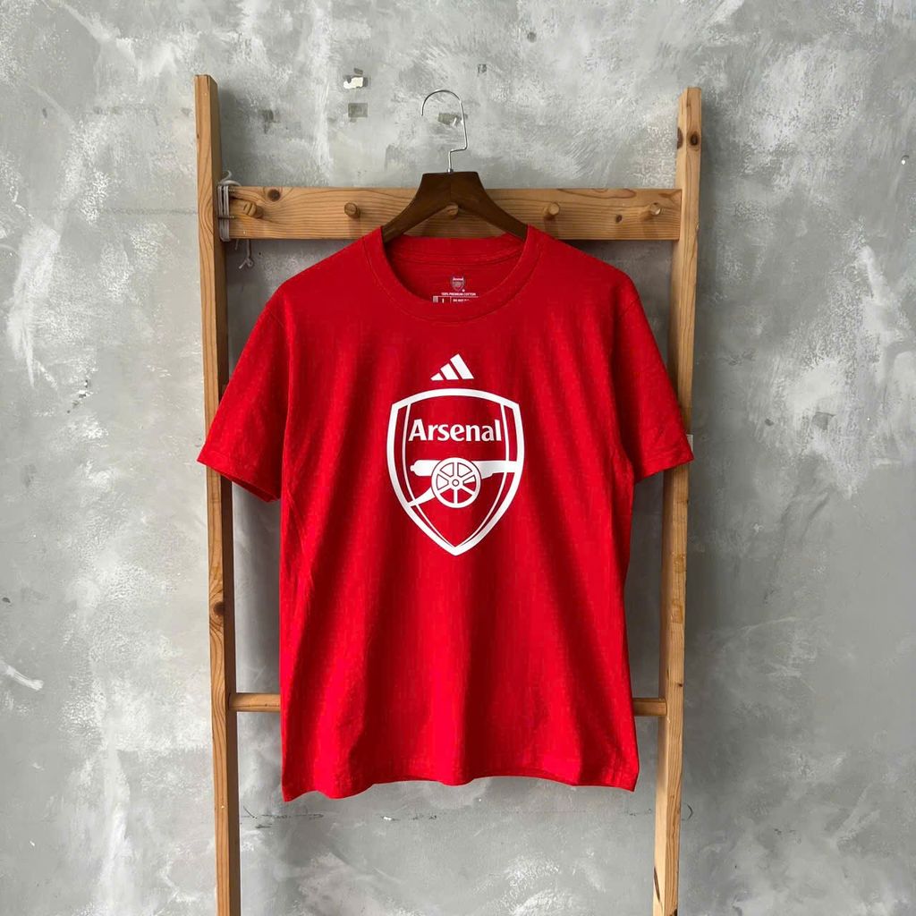 ÁO THUN ARSENAL 2024 MÀU ĐỎ LOGO GIỮA NGỰC