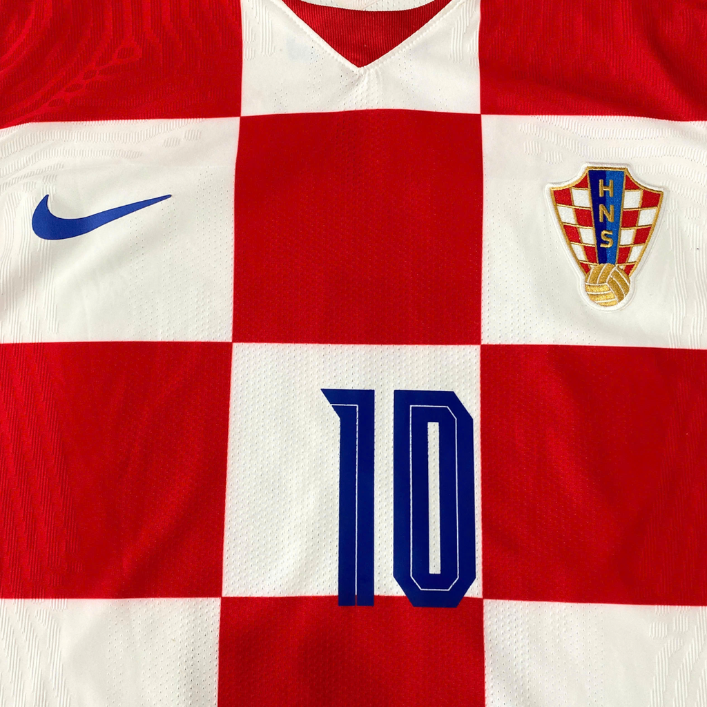 ÁO BÓNG ĐÁ TUYỂN CROATIA 2022/23 CHÍNH HÃNG SÂN NHÀ PLAYER MODRIC #10 - L (ÂU)