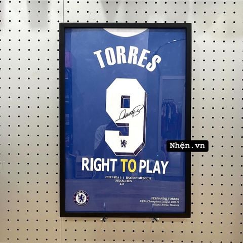 KHUNG ẢNH LỒNG ÁO CHELSEA 2011/2012 NAME TORRES SỐ 9 ( CHỮ KÝ)