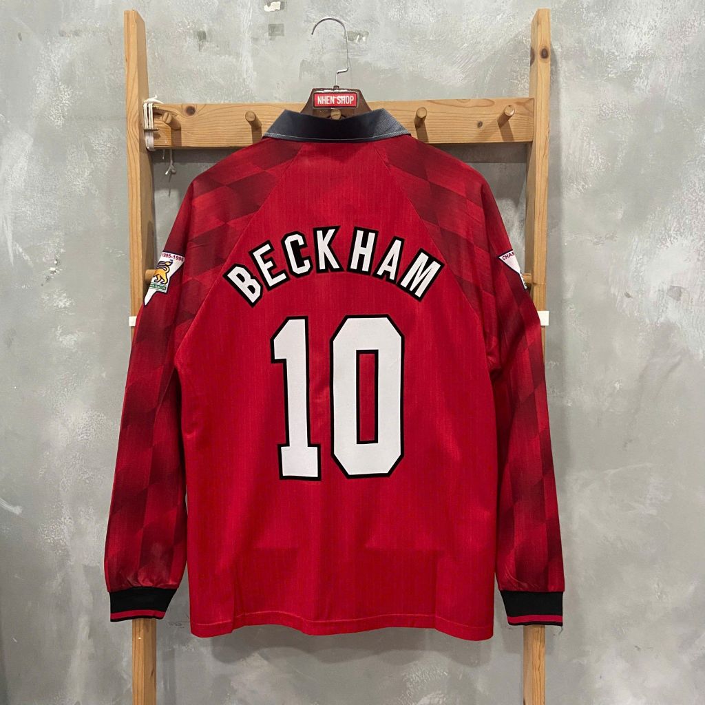 ÁO ĐẤU MANCHESTER UNITED 1996/97 RETRO HÀNG THÁI SÂN NHÀ ĐỎ TAY DÀI IN LOGO NHA & BECKHAM #10