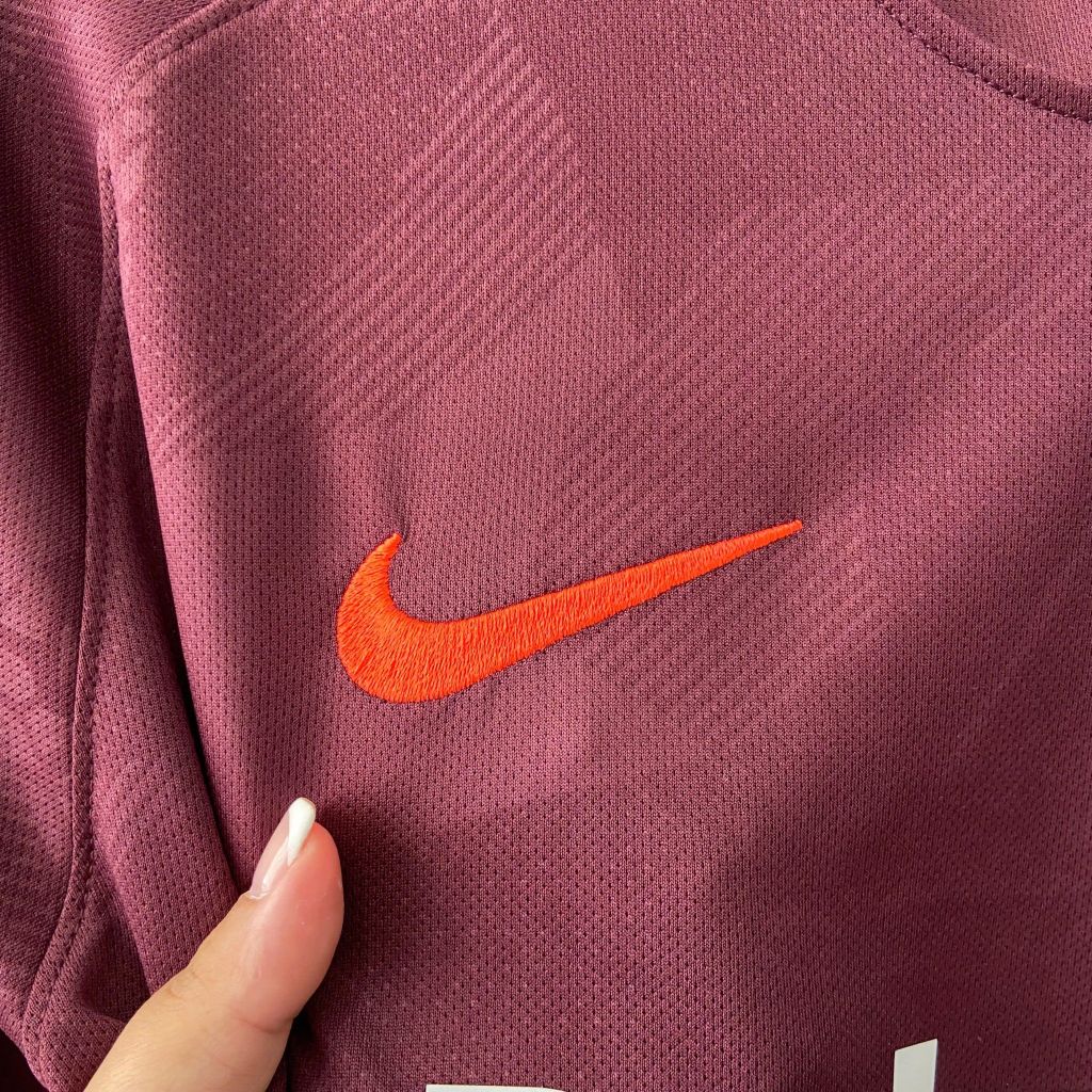 ÁO ĐẤU BARCELONA 2017/18 RETRO HÀNG THÁI SÂN KHÁCH THỨ BA ĐỎ ĐÔ
