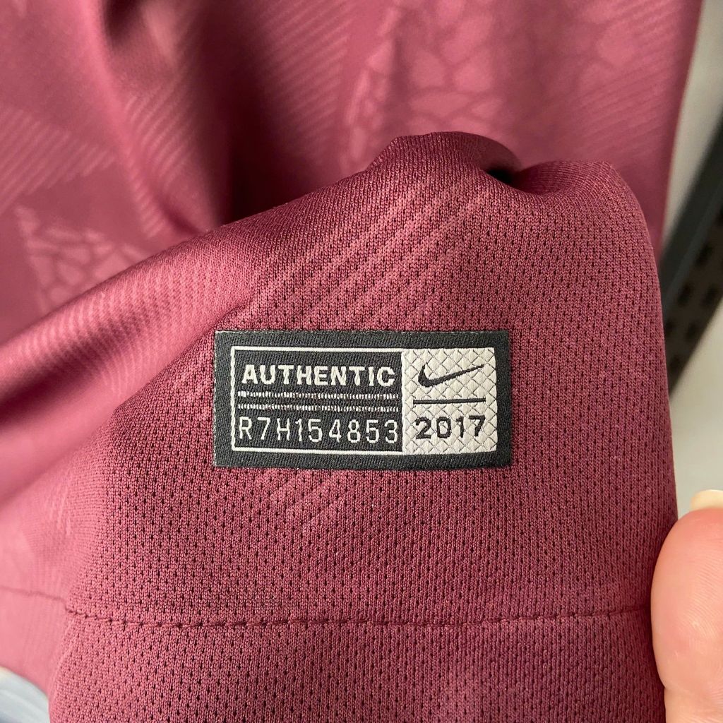 ÁO ĐẤU BARCELONA 2017/18 RETRO HÀNG THÁI SÂN KHÁCH THỨ BA ĐỎ ĐÔ
